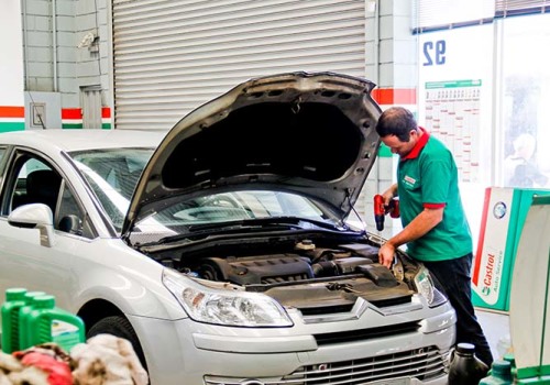 Serviço de qualidade na troca de óleo do seu carro com profissionais experientes!